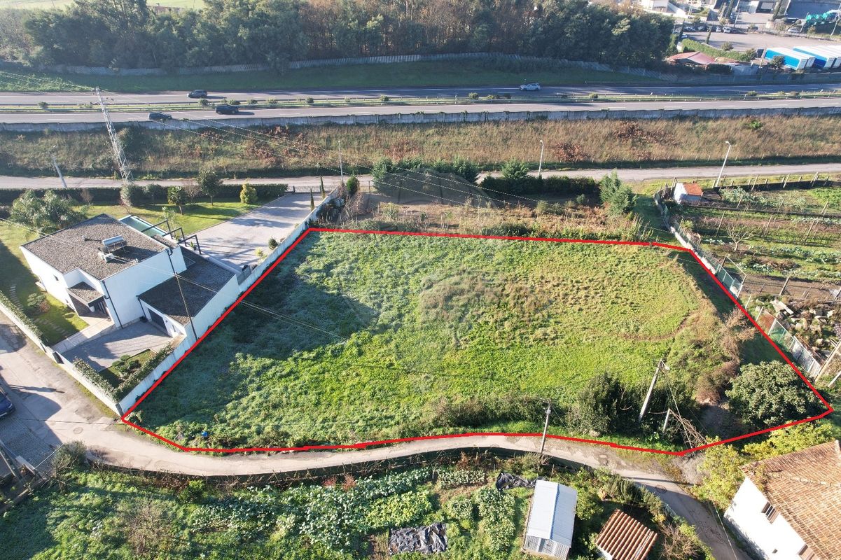 Plot / Land in Guimarães, Braga