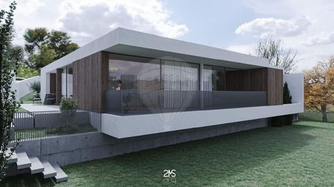 Plot / Land in União das freguesias de Margaride (Santa Eulália), Várzea, Lagares, Varziela e Moure, Felgueiras, Porto