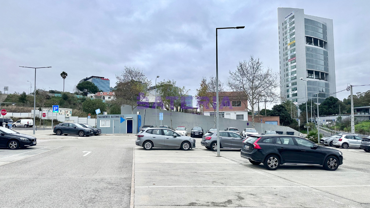 Plot / Land in Linda-a-Velha, Oeiras, Lisboa