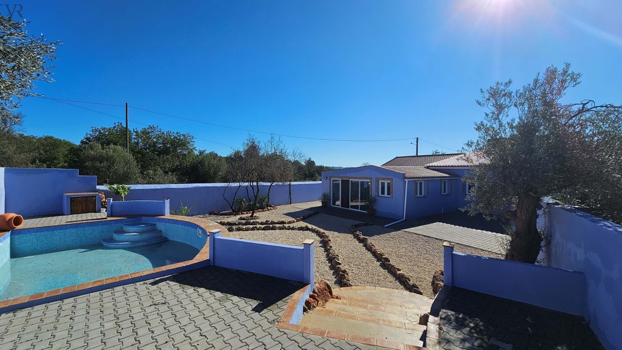 4 bed Villa in São Bartolomeu de Messines, Silves, Western Algarve